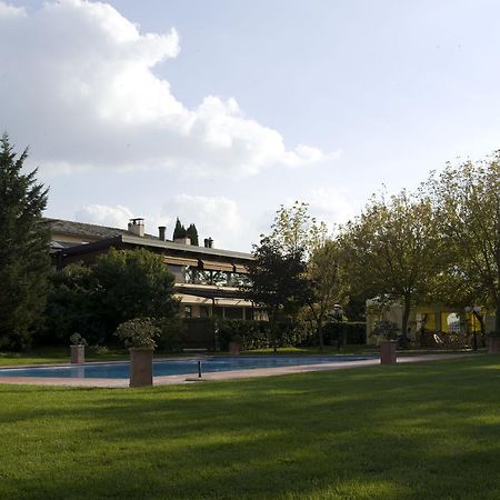 La Penisola Hotel Baschi Exterior photo