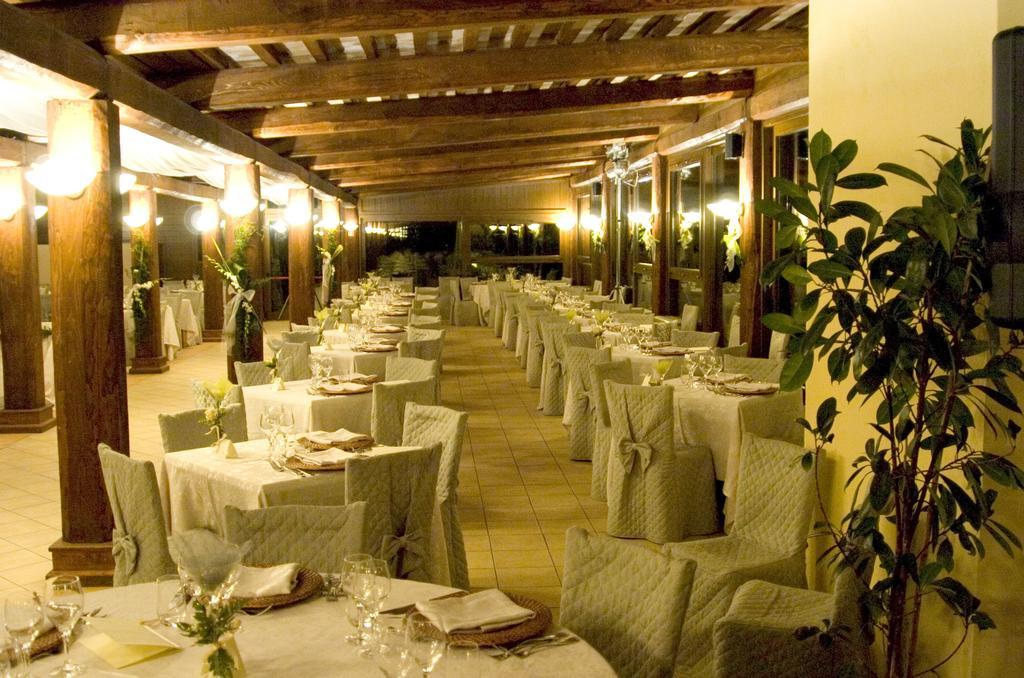 La Penisola Hotel Baschi Exterior photo
