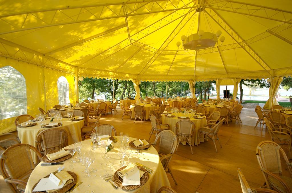 La Penisola Hotel Baschi Exterior photo