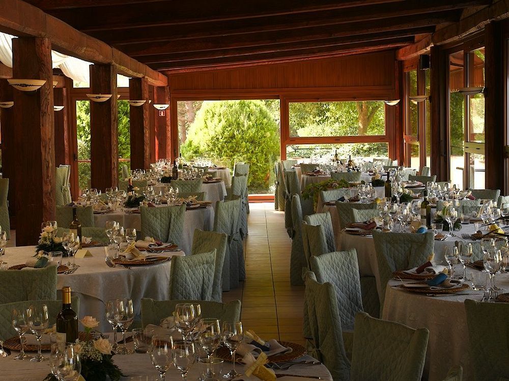 La Penisola Hotel Baschi Exterior photo